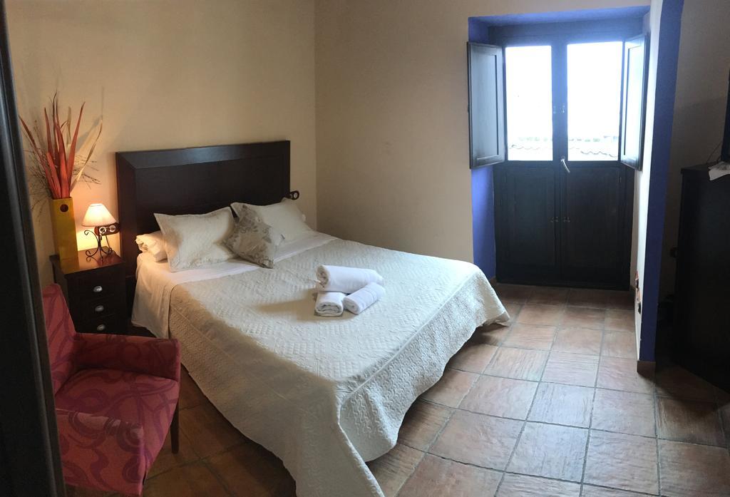 Apartamentos Victoria Bujalance Bagian luar foto
