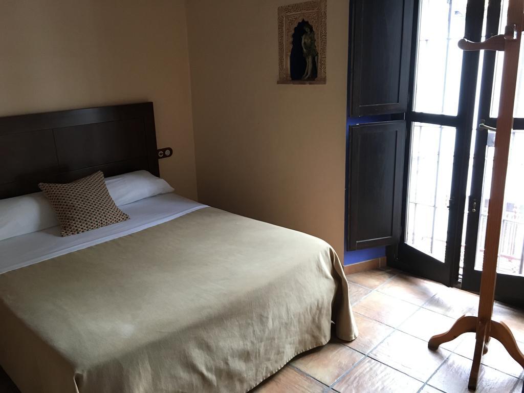 Apartamentos Victoria Bujalance Bagian luar foto